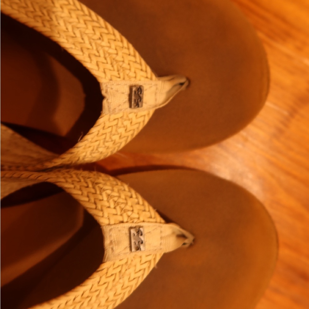 Billabong Women's Tan Flip Flops